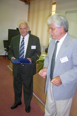 Dr. Molnár László Dr. Molnár László